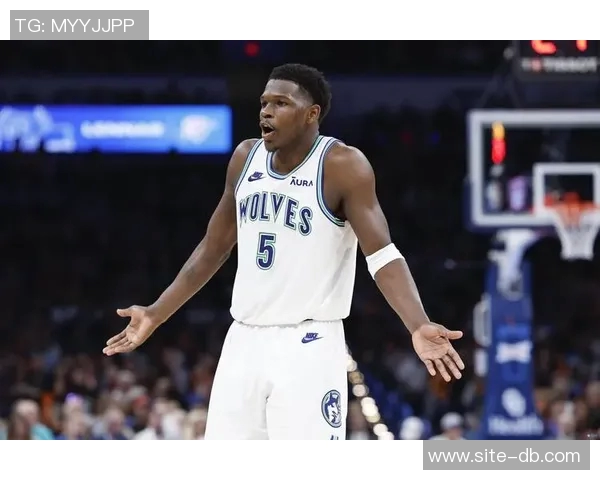 森林狼半场苦战爵士落后2分爱德华兹状态低迷戈贝尔贡献12分7篮板马卡表现抢眼拿下15分